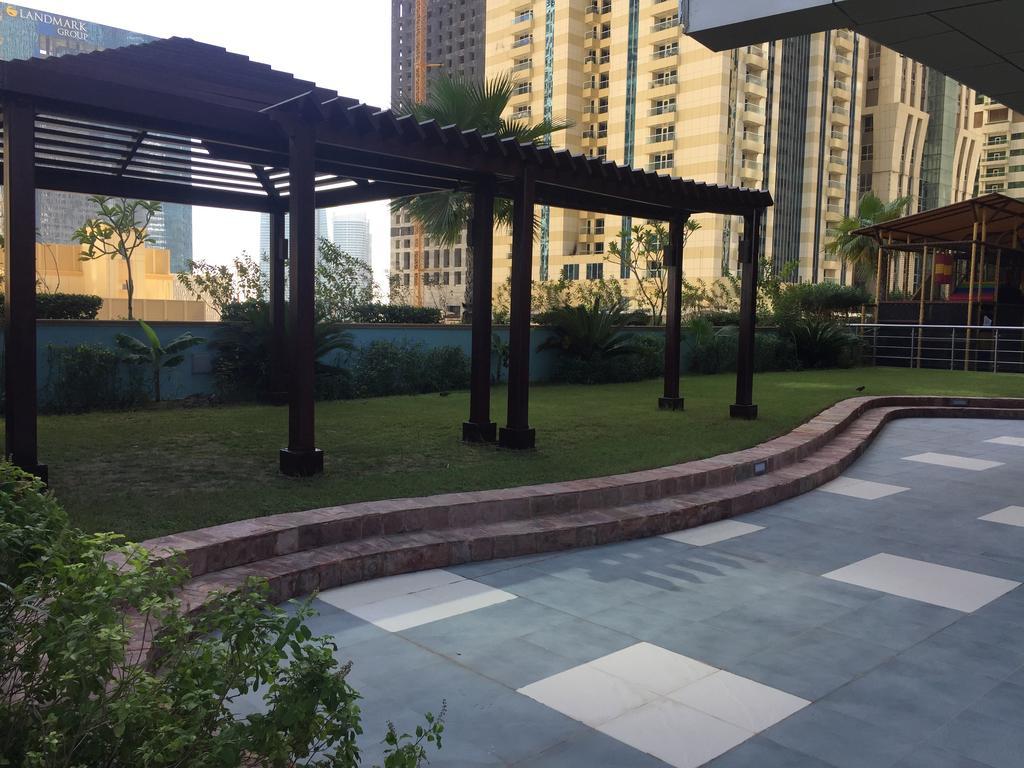 Espace Holiday Homes - Ocean Heights 14 Dubai Exterior foto